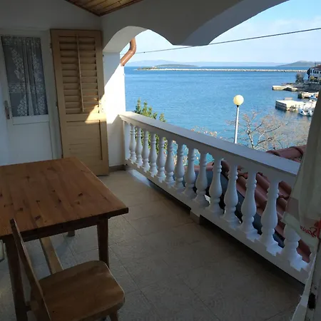 4 - First Sea Row Appartement *